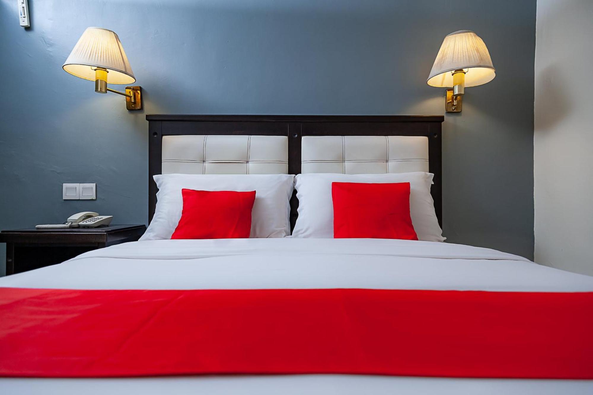 Super Oyo 90055 Mansion Inn Сібу Екстер'єр фото