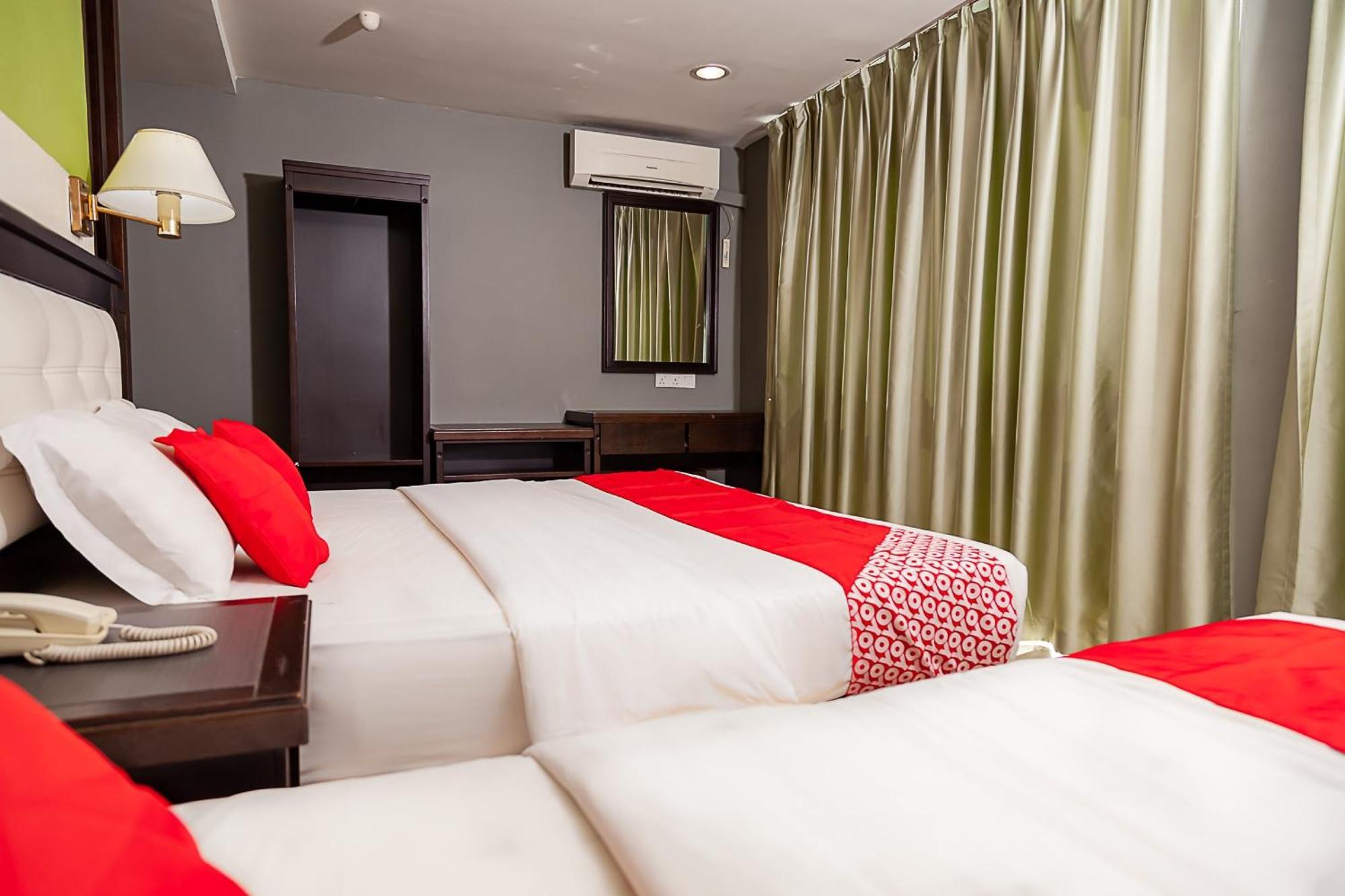 Super Oyo 90055 Mansion Inn Сібу Екстер'єр фото