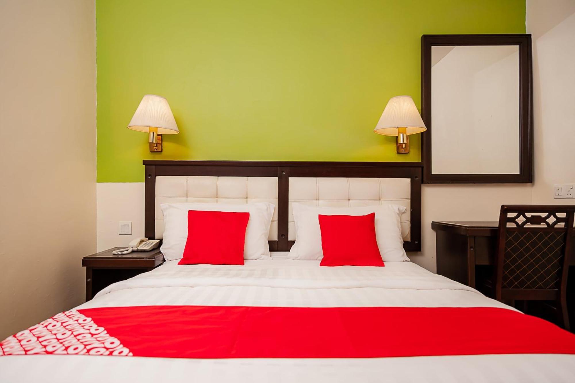 Super Oyo 90055 Mansion Inn Сібу Екстер'єр фото