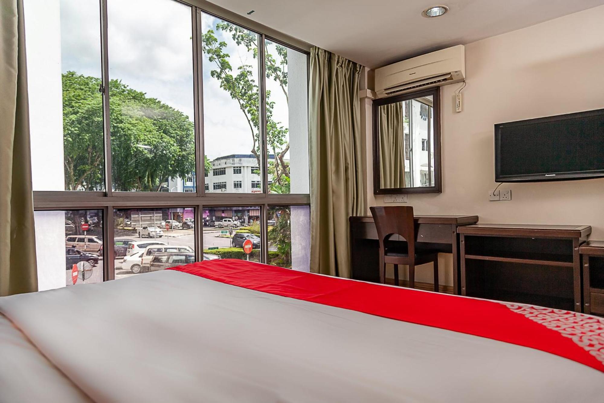 Super Oyo 90055 Mansion Inn Сібу Екстер'єр фото