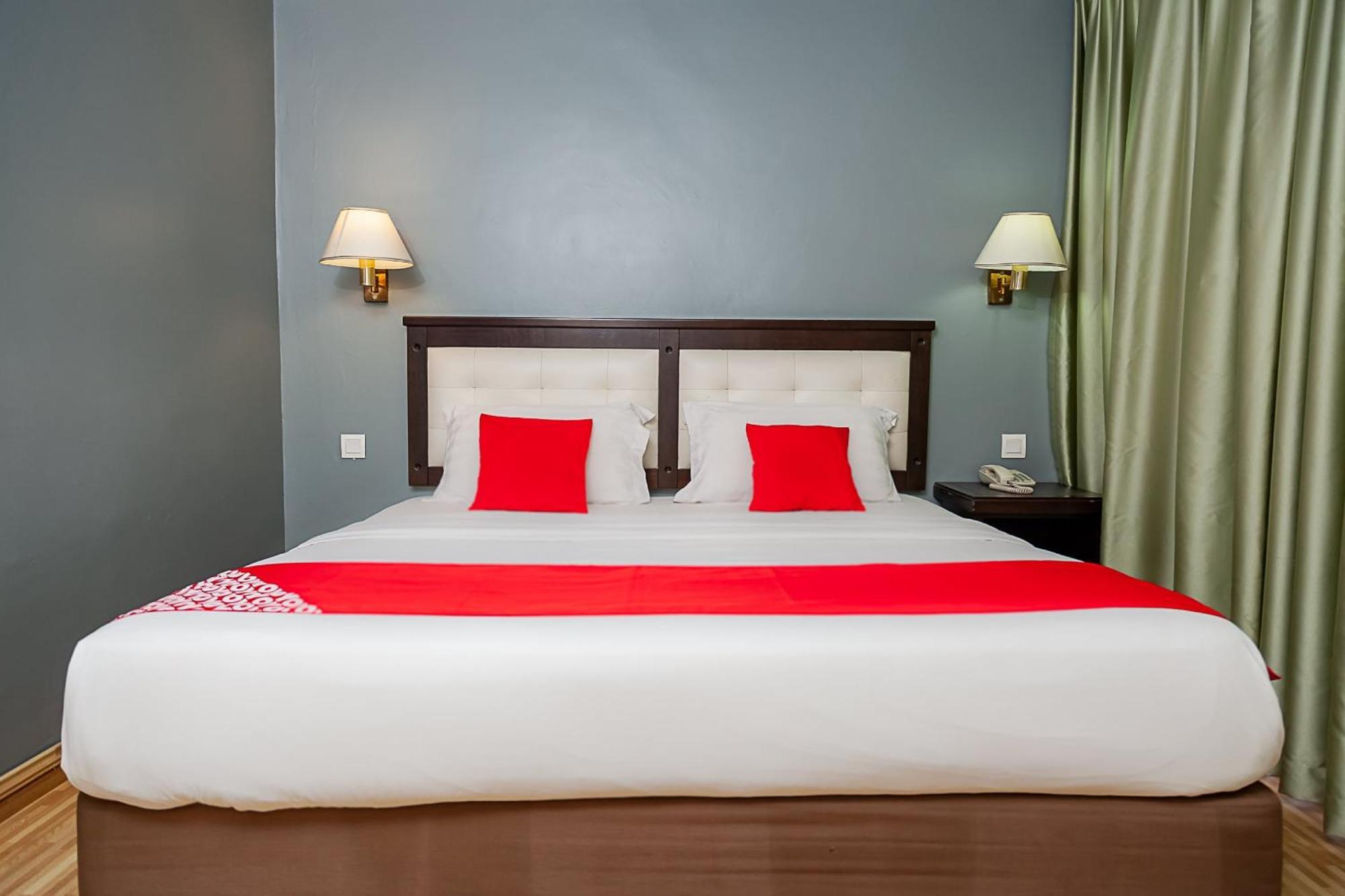 Super Oyo 90055 Mansion Inn Сібу Екстер'єр фото