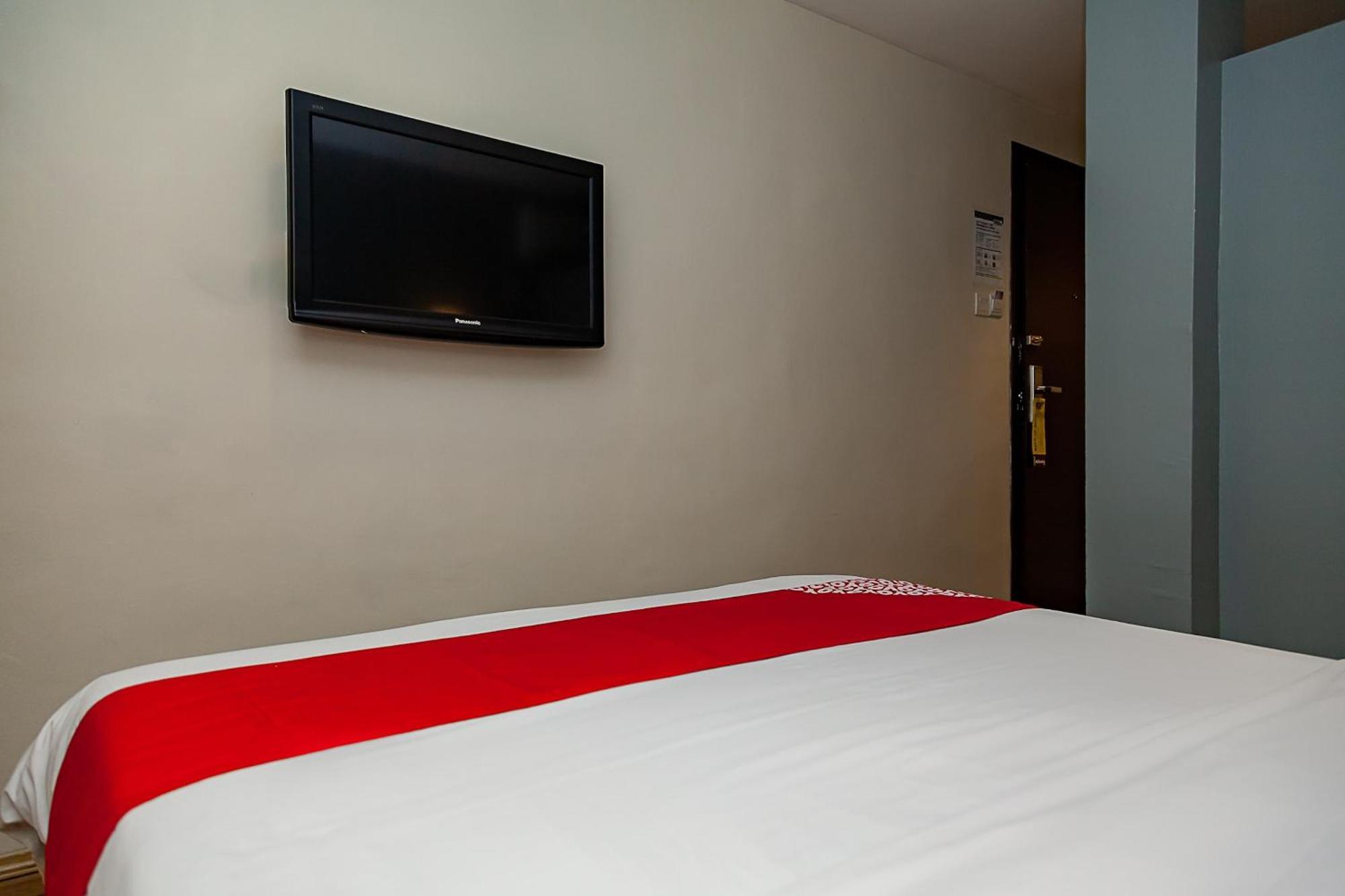 Super Oyo 90055 Mansion Inn Сібу Екстер'єр фото