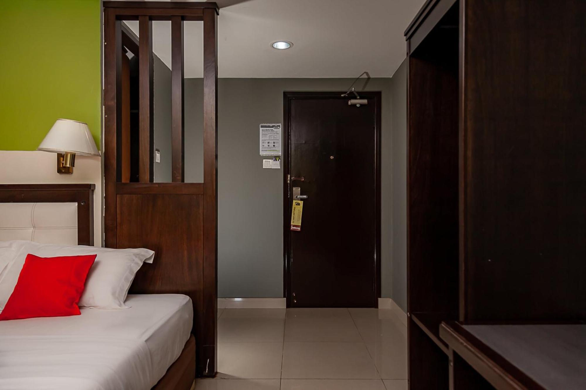 Super Oyo 90055 Mansion Inn Сібу Екстер'єр фото