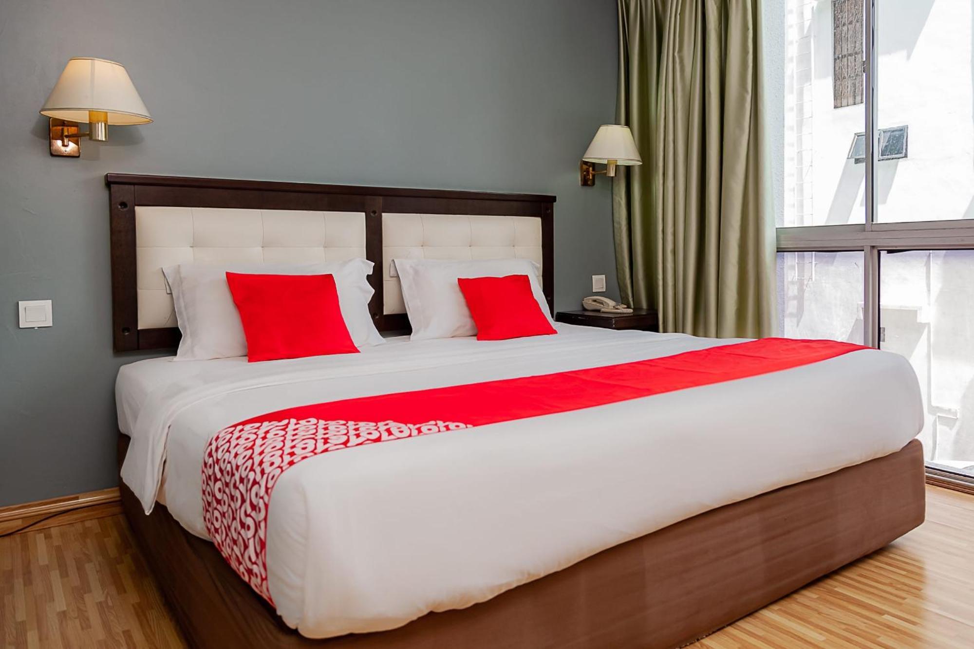 Super Oyo 90055 Mansion Inn Сібу Екстер'єр фото