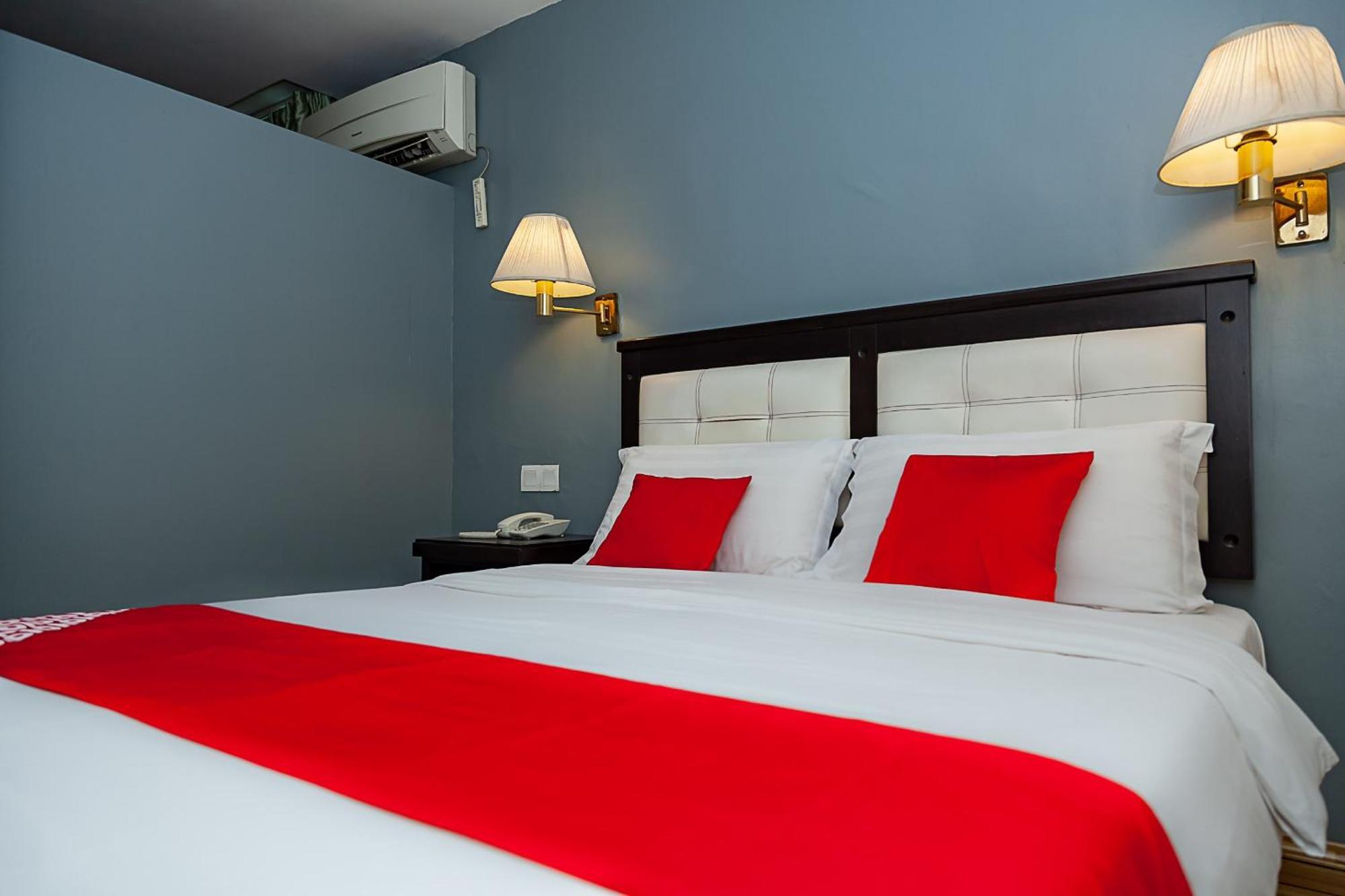 Super Oyo 90055 Mansion Inn Сібу Екстер'єр фото